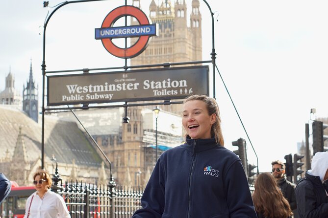 London: Landmarks Walking Tour - Buckingham Palace and the King’s Guard Moment