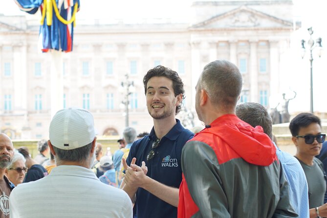 London: Landmarks Walking Tour & Harry Potter Walking Tour - Start at Trafalgar Square, then trade statues for stories
