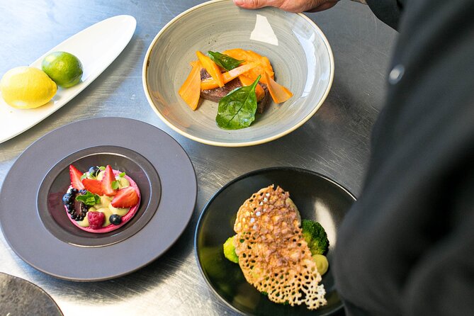 London Luxury Dinner Experience with Panoramic City Views - The London Eye moment, Parliament area, and Big Ben timing