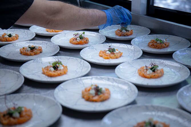London Luxury Dinner Experience with Panoramic City Views - Audio reality check: recordings, earbuds, and avoiding missed landmarks