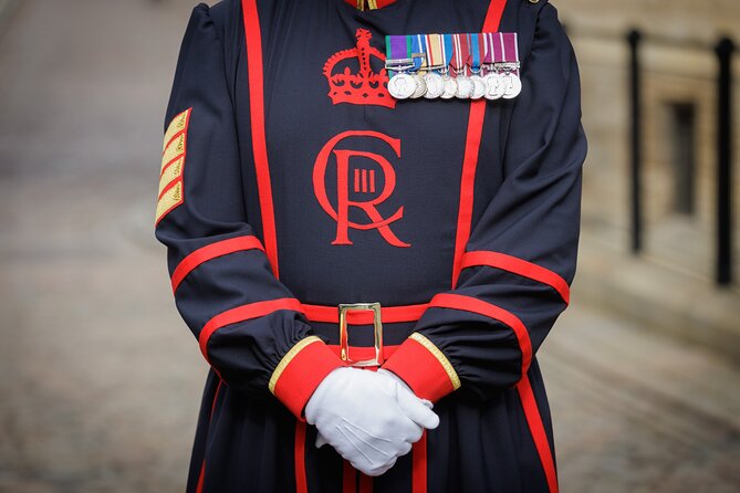 London Sightseeing Tour: Guard Change with Tower of London Option - Upgrades at Harrods or the London Eye: how to choose your finish