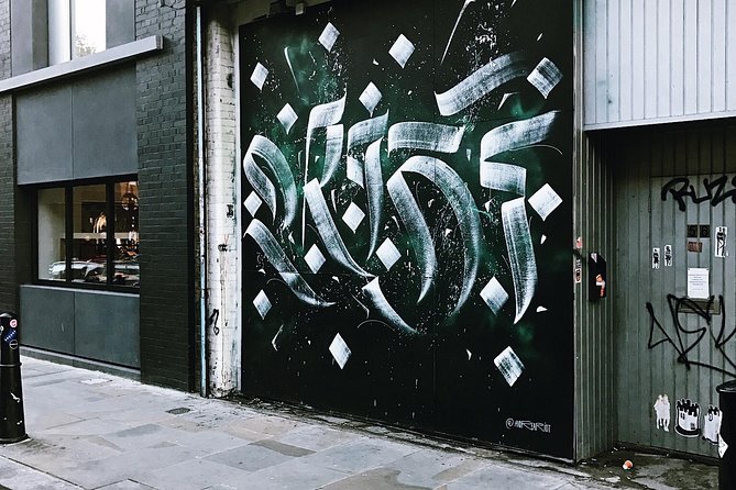 London Street Art Tour of the East End Semi-Private 12ppl Max - Stop 3: Artillery Passage, a quick look at 17th-century London lanes