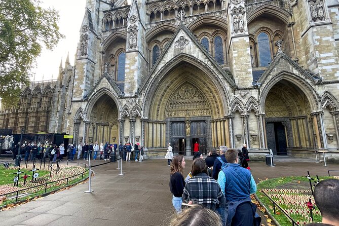 London Tour: Changing of the Guard, Westminster Abbey & Tower - Downing Street exterior and St. James’s Park, a quick breath between icons