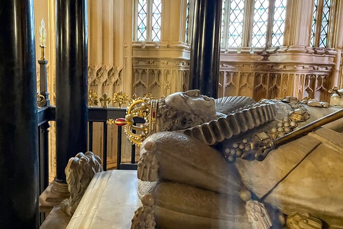London Tour: Changing of the Guard, Westminster Abbey & Tower - Crown Jewels in the Jewel House, what you are looking at and why it matters