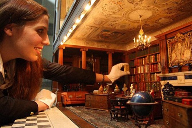 London, Windsor Castle, Hampton Court Palace with Free Snack Pack - Hampton Court Palace: Henry VIII’s power base, Wolsey’s backstory, and the gardens