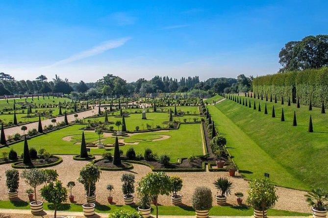 London, Windsor Castle, Hampton Court Palace with Free Snack Pack - Logistics: where you start, where you end, and how to find the bus