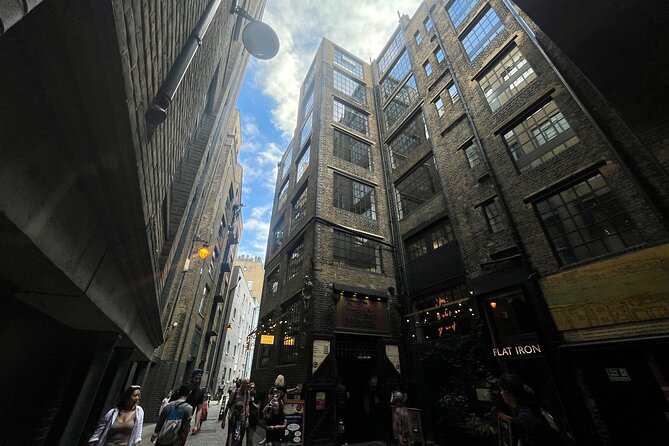 London Witches and History Walking Tour - Stop 1: Meeting Behind Southwark Cathedral (and Getting the Story Thread)