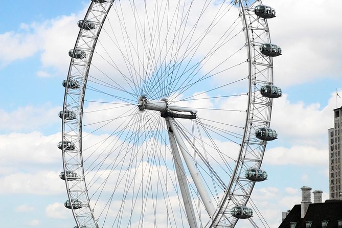 Lunch River Cruise on the Thames with 2-Course Meal - Commentary on the Water: How to Get Context Without Missing the Views