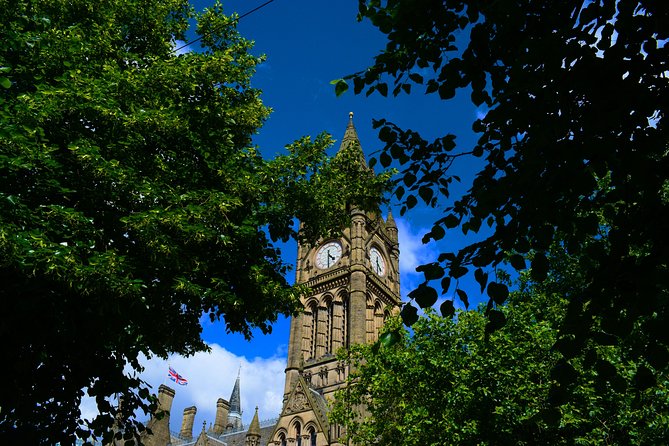 Manchester Afternoon Walking Tour - Art Gallery, Cenotaph, and Albert Square: why Manchester honors its past