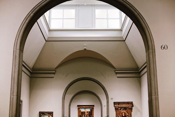 National Gallery of London Museum Tour Semi-Private 8ppl Max - How the guide helps you see details, not just famous faces