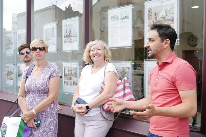 Notting Hill Walking Tour for Small Groups - Travel Bookshop exterior: the Notting Hill detail lovers’ moment