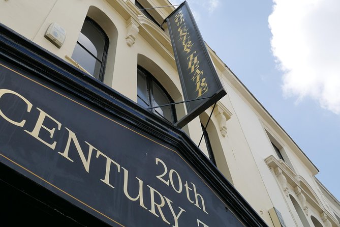 Notting Hill Walking Tour for Small Groups - Meeting at Calder Pharmacy: how to start smoothly