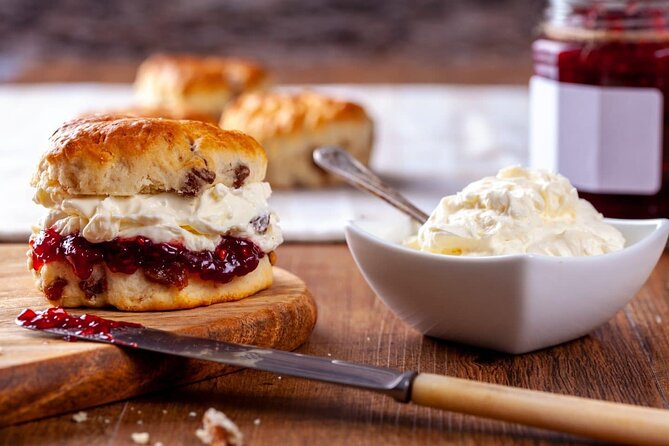 Notting Hill Walking Tour with Cream Tea - Portobello Road Market: antiques hunting without the guesswork