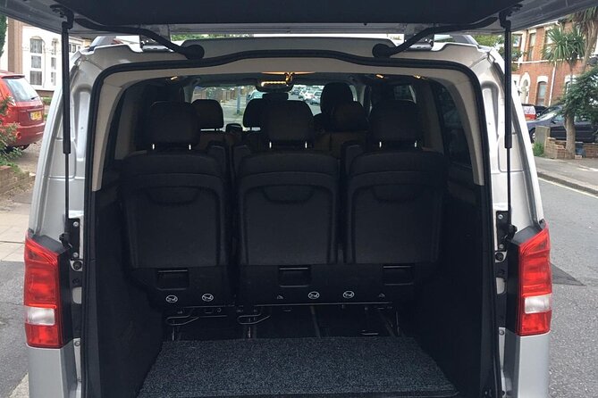 One Way Taxi Transfer from London to Gatwick Airport - Child Seats and Waiting Time: Small Details With Big Impact