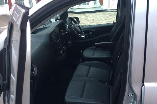 One Way Taxi Transfer from London to Gatwick Airport - Pickup Works Like This: Meeting Points and Real-World Finding You