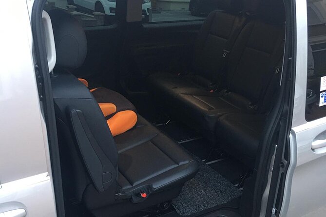 One Way Taxi Transfer from Stansted Airport to London - Meeting Point Reality: Where the Driver Finds You