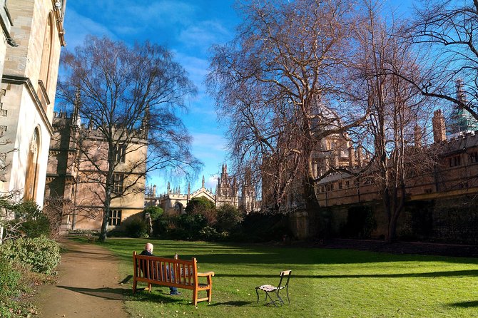 Oxford City and University Walking Small Group PUBLIC Tour - The small-group guide effect: stories, pacing, and personalization