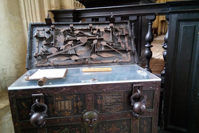 Oxford Harry Potter Insights entry to Divinity School PUBLIC Tour - Oxford Covered Market: Hogwarts cake time
