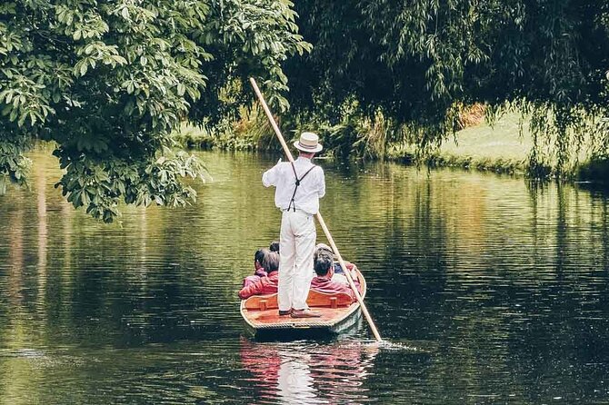 Oxford University | Punting Tour - Chauffeured punting on the Cherwell: the value in how it’s set up