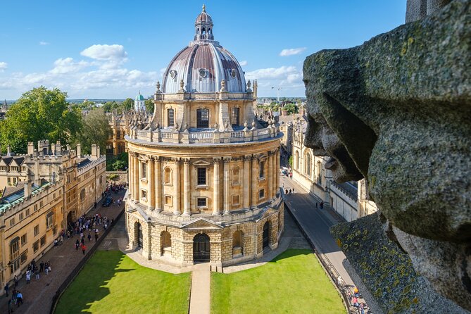 Oxford University Walking & Punting Tour by Alumni™ & New College - Sheldonian Theatre and the Divinity School: where stories meet stonework