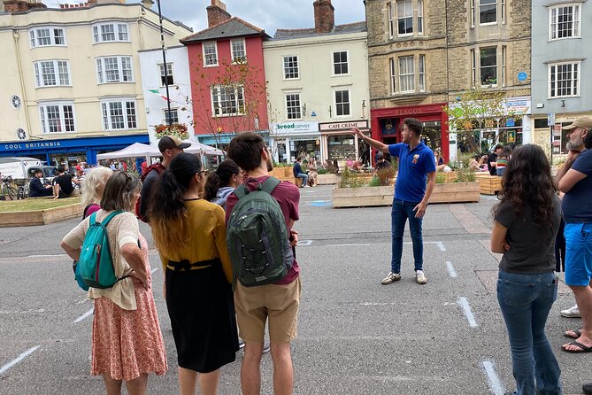 Oxford University Walking Tour by Alumni™ & Optional New College - Getting started at 11 Broad St, and how to find your group fast