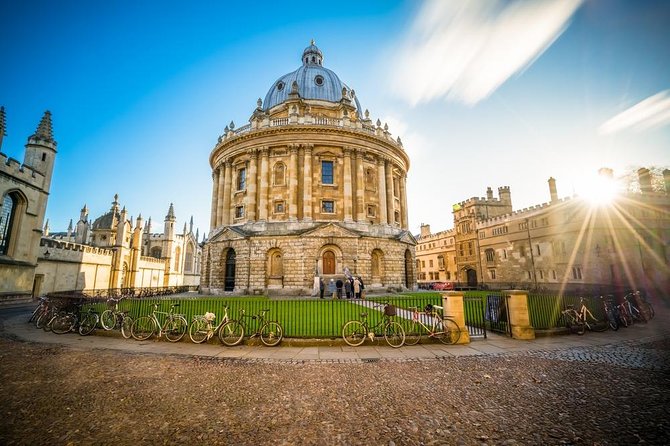 Oxford University Walking Tour by Alumni™ & Optional New College - Balliol College and Trinity College: the opening move that sets the tone