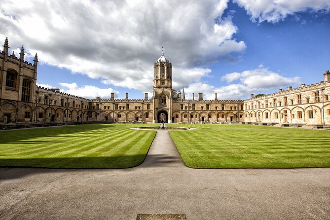 Oxford University Walking Tour by Alumni™ & Optional New College - Bodleian Library and Radcliffe Camera: two icons with strong contrast