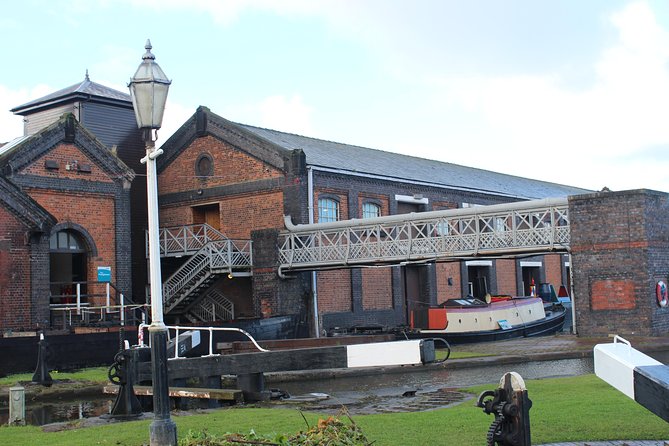 Peaky Blinders Coach Tour of Outer Liverpool & The Wirral - On-board storytelling: the guides are the real product