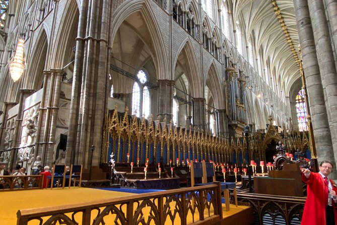 Priority Access Tour of Westminster Abbey with London Eye option - Group size and pacing: how it feels in a crowded landmark