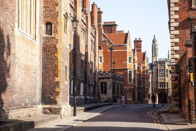 Private 2-Hour Cambridge Walking Tour With University Alumni Guide - Stop-by-stop: King’s College Chapel, museums, and the River Cam
