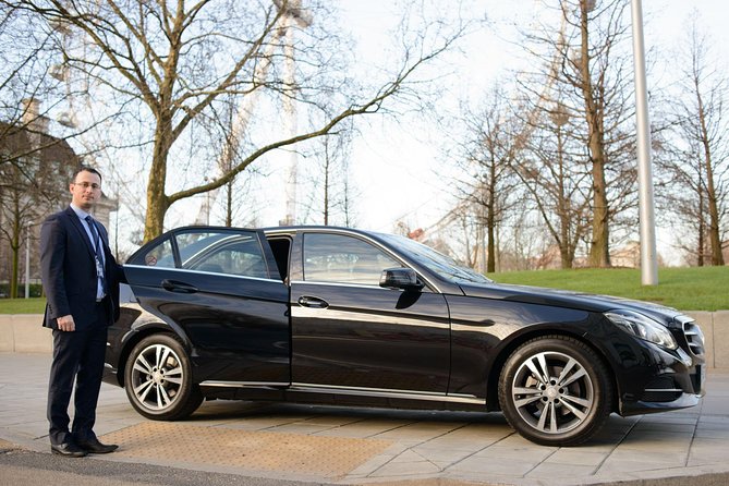 Private Arrival Transfer: Heathrow Airport to Central London - The car and the onboard comfort you actually notice
