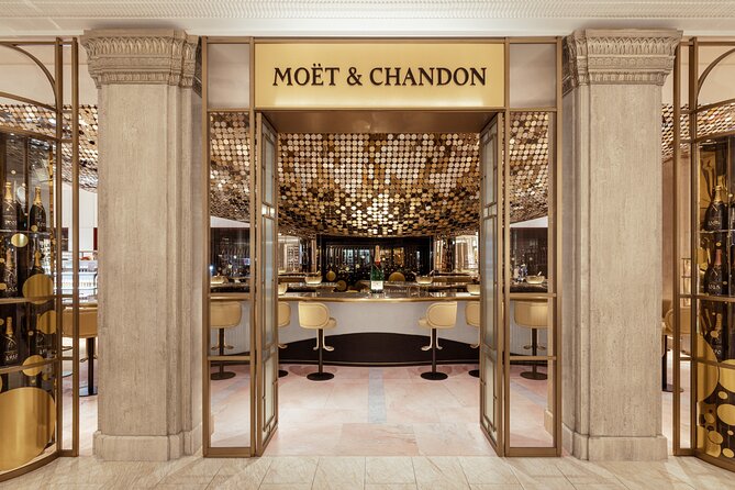 Private Buckingham Palace Royal Walk & Champagne at Harrods - Royal Walk Basics, what you’re really getting for $190.60