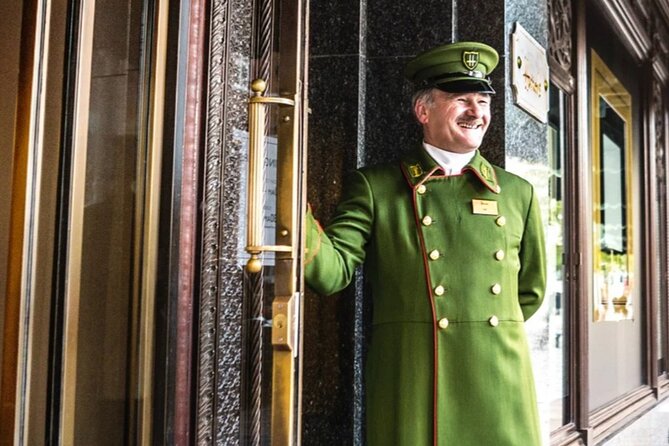 Private Buckingham Palace Royal Walk & Champagne at Harrods - Green Park and Upper St James’s Park, where royal landmarks start to connect