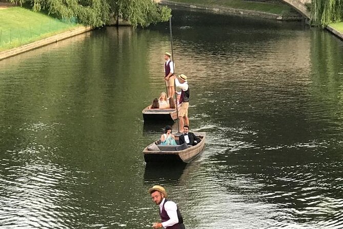 Private Cambridge Punting Tour - Under St John’s and the Bridge of Sighs View
