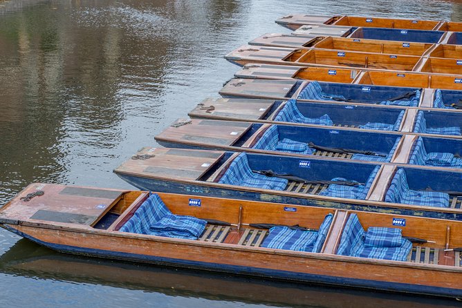 Private | Cambridge Walk & Punt Tour by Alumni™ & King's Chapel - Corpus Christi to St John’s, with student-life questions along the way