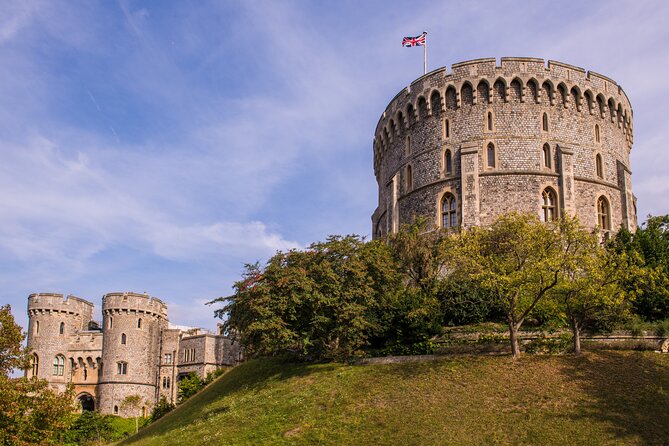 Private Chauffeured Tour to Windsor Castle from London - The ride to Windsor: photo stops in Eton and along the Royal Road