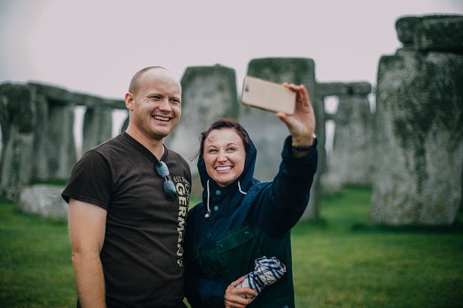 Private Day Tour to Stonehenge, Bath and The Cotswolds - Private pickup from Central London, up to 7 people in an air-conditioned van