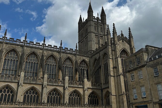 Private Day Tour to Stonehenge, Bath and The Cotswolds - A 10-hour loop: what the pacing feels like and how to stay comfortable