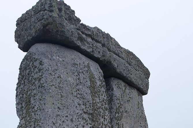 Private driver guided tour Stonehenge - Woodhenge stop: a free 30-minute timber circle break