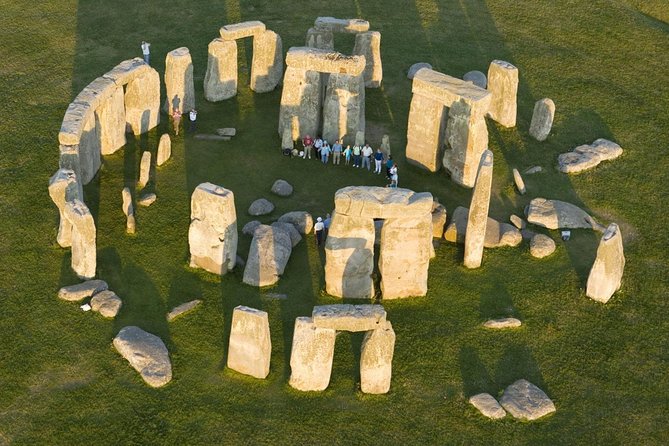 Private driver guided tour Stonehenge - Lower Woodford and the Wheatsheaf pub lunch stop