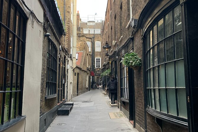 Private Guided Tour of Harry Potter Locations - English/ Italian - Gringott and the Ministry of Magic, where trivia makes the stops click