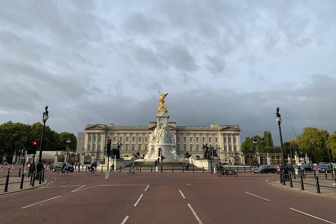 Private Guided Tour of London Landmarks - English or Italian - Westminster Abbey: royal layers you can spot from the outside