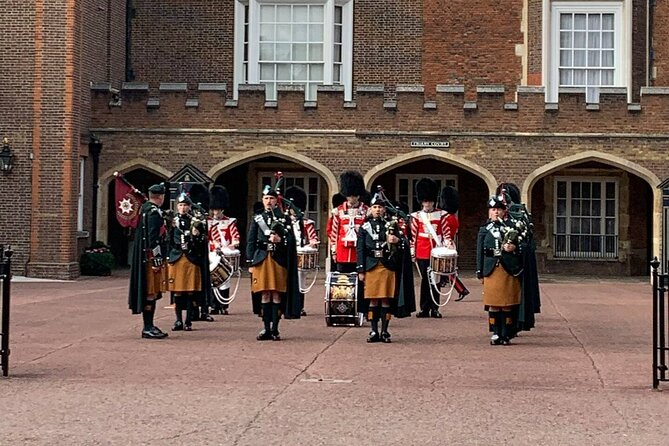 Private Guided Tour of London Landmarks - English or Italian - St James’s Park and Trafalgar Square: included ticket moments for a smoother experience