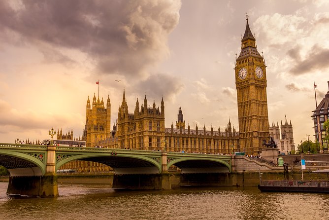 Private Guided Tour of Royal London - Trafalgar Square to St James’s Park: Nelson’s Column to Royal Green Space