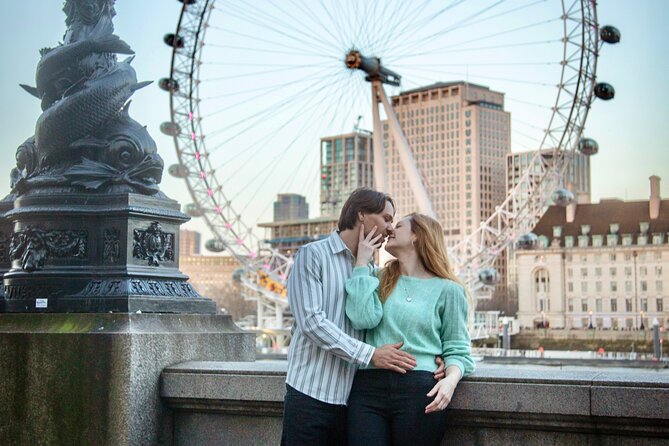 Private landmarks photoshoot for families and couples - The photo delivery: edited counts, color grading, and what is not included