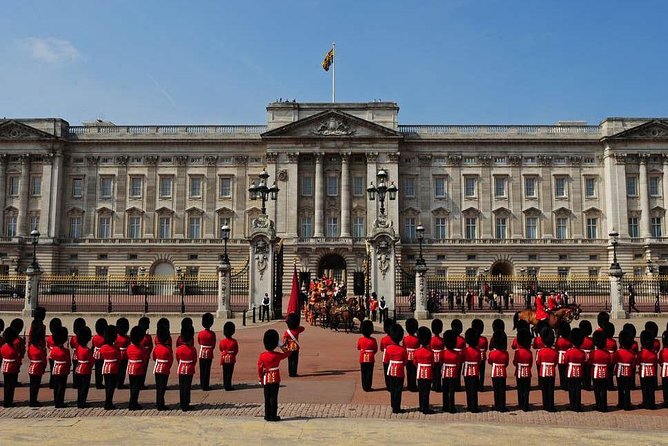 Private Layover Tour of London with Pickup from Heathrow Airport - On-board Wi-Fi and airport-ready comfort