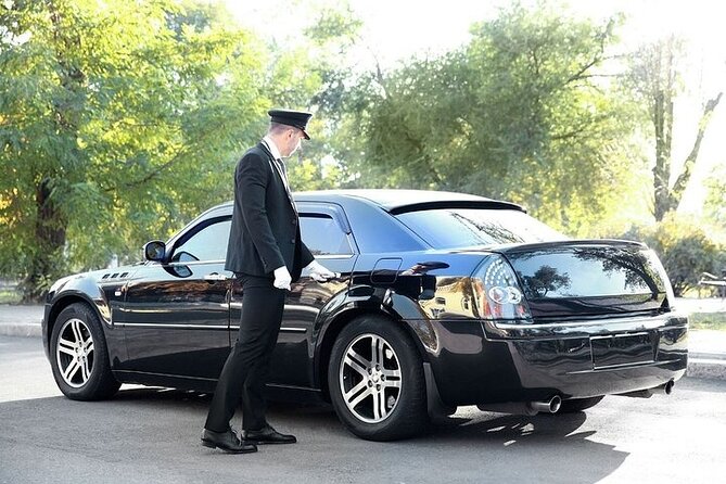 Private Oneway Airport Transfer London Heathrow Airport To London - The Drive to London: Private, Air-Conditioned, and One Hour Typical