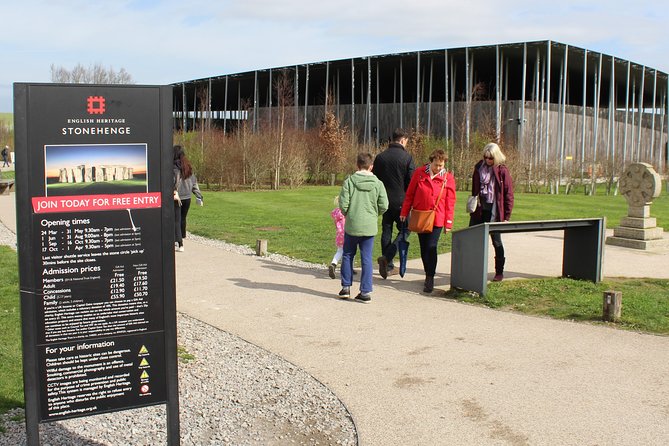Private Pre Cruise Excursion Transfer London to Southampton Port Via Stonehenge - The drive to Southampton Port, arriving with a real buffer