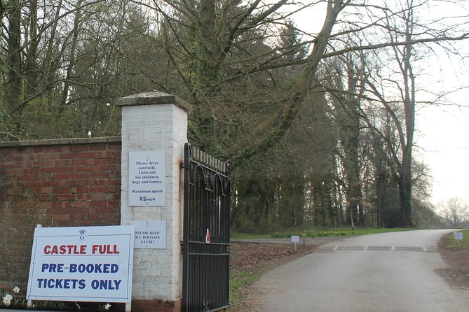 Private Round Trip Transfer : Heathrow or London to Highclere Castle - The day plan that keeps you from playing traffic roulette