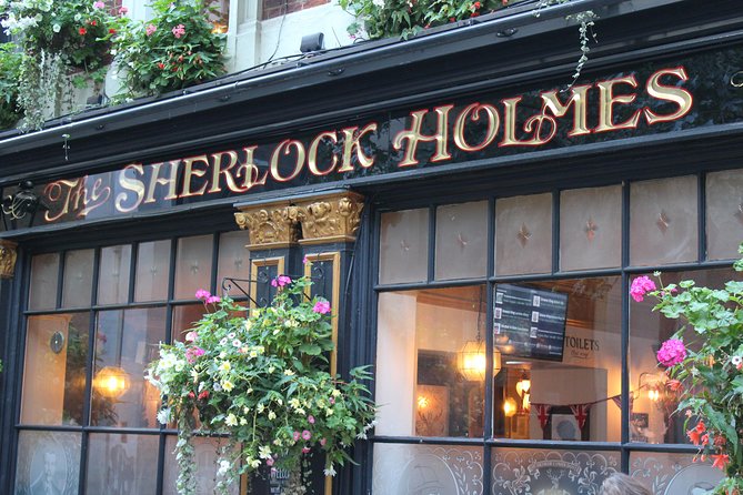 Private Sherlock Holmes Walking Tour of London - Trafalgar Square: BBC Sherlock locations around a famous hub